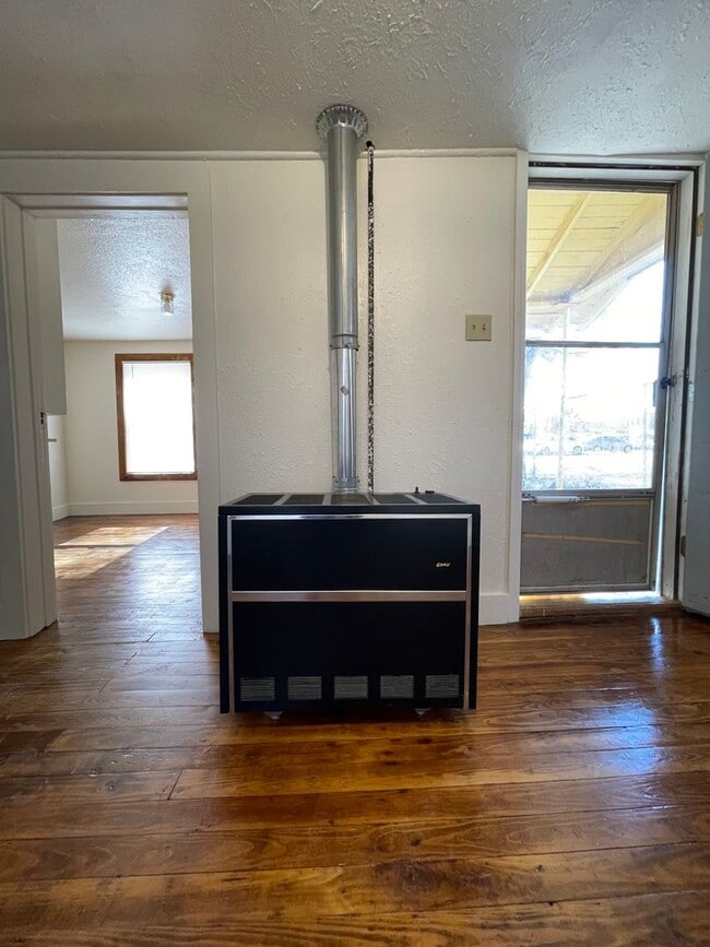 Building Photo - Located in Portales!! Cozy 1 bed!