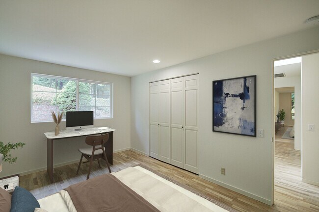 Building Photo - 4Bd/2.5Ba Clyde Hill Home
