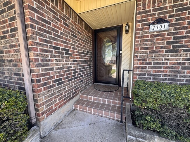 Building Photo - 2301 Perrin Dr