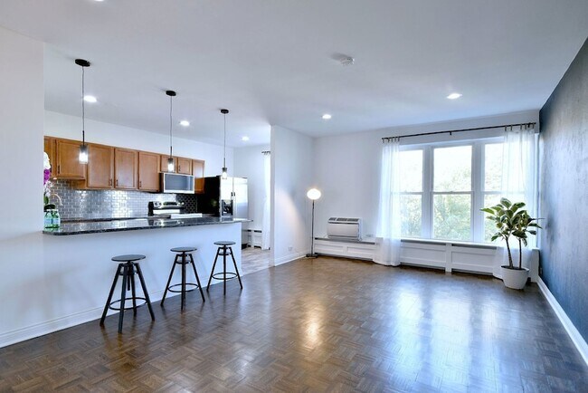 Building Photo - 1301 W Touhy Ave