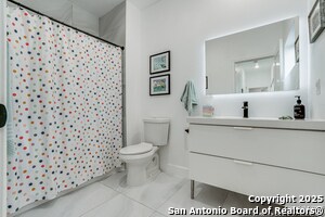Building Photo - 211 Gibson