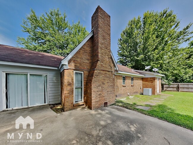 Building Photo - 5704 Ingleside Dr