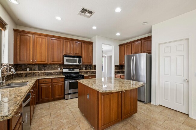 Building Photo - 18813 E Arrowhead Trail
