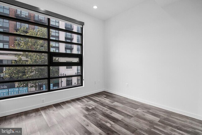 Building Photo - 506 H St NE