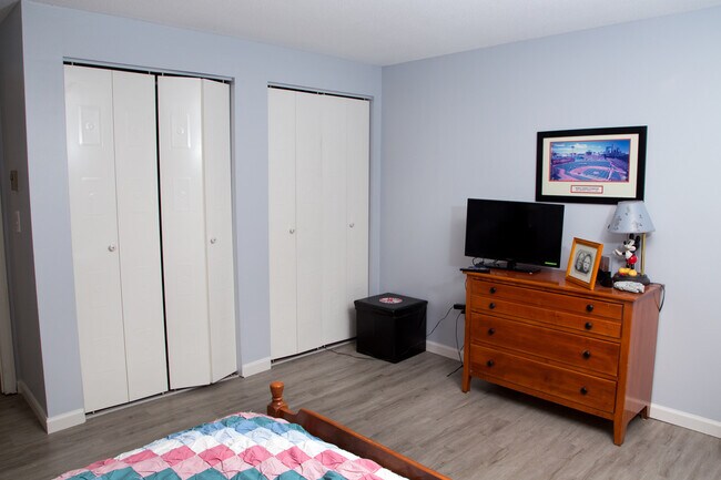 Bedroom - 43 Hadley Village Rd