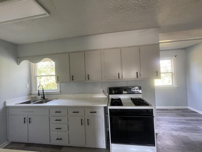 Building Photo - 3852 Sandusky St