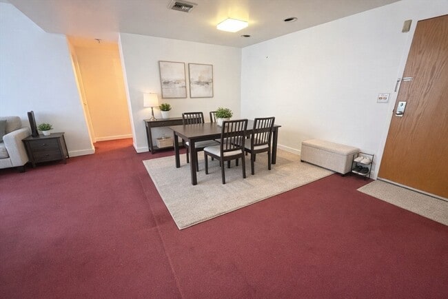 Building Photo - 170 Gore St