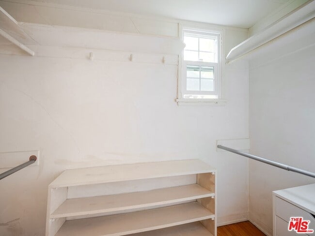 Building Photo - 1321 Hayworth Ave