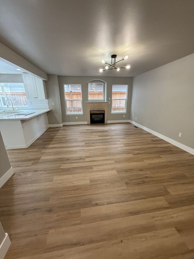 Building Photo - 4 Bedroom 2.5 Bath. Cul-de-Sac Home $3649....