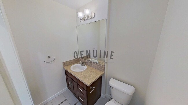Building Photo - 3Bd 2.5Ba Townhouse w/Rooftop Deck