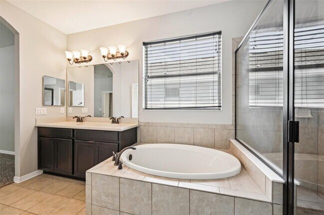 Building Photo - 12612 Avelar Creek Dr