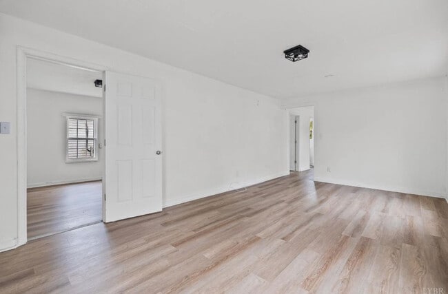 Building Photo - 111 M T Holt Ave