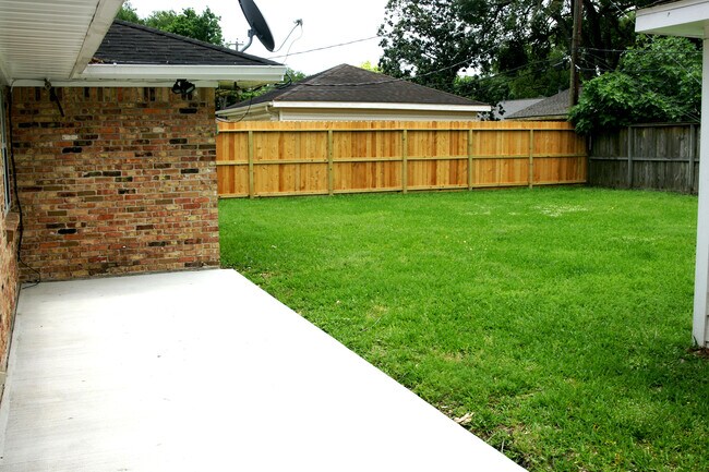 Building Photo - 6031 Cerritos Dr