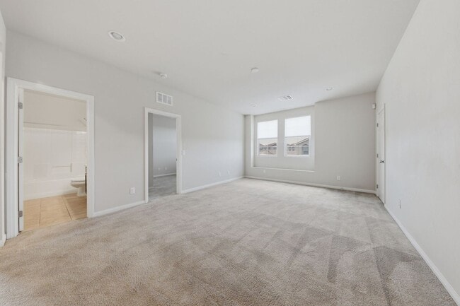 Building Photo - Mountains Edge Gem with Loft, Den & Upgraded Kitchen