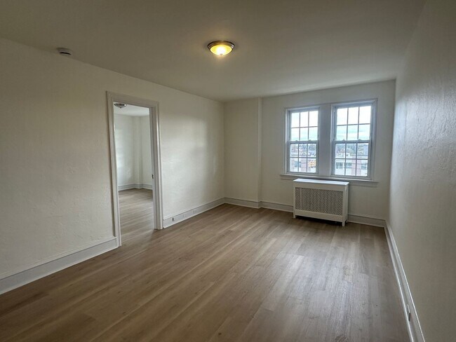 Building Photo - Bright 1 Bed Apartment- Upper Darby