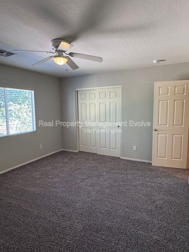 Building Photo - 10426 E Dolphin Ave