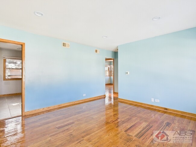 Building Photo - 755 Dulles Rd