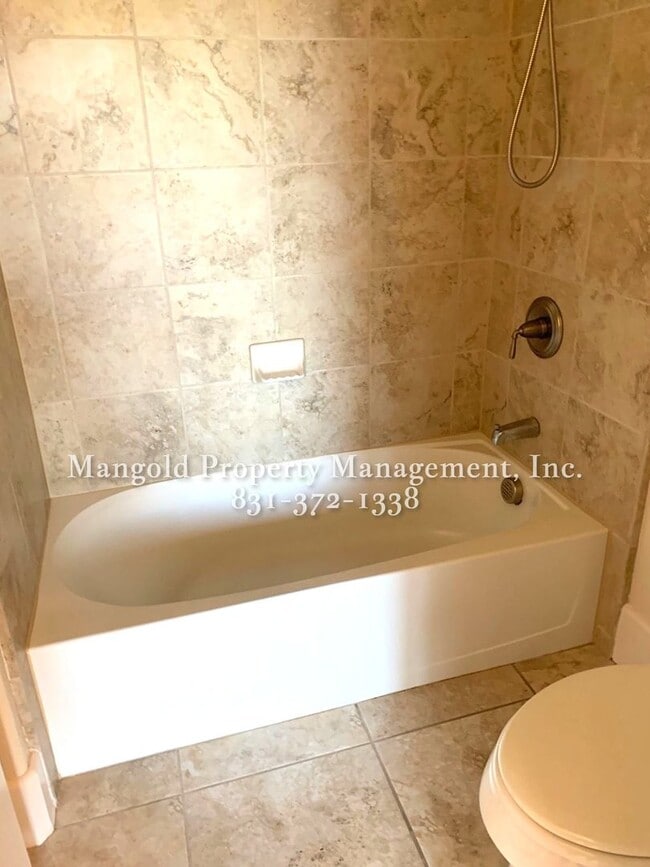 Building Photo - Stunning 3 Bed 2 Bath Home in East Garriso...