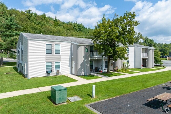 Building Photo - Emerald Pond Estates | 2 bedroom, 1 Bathro...