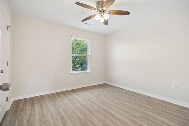 Building Photo - 4766 Pontchartrain Dr
