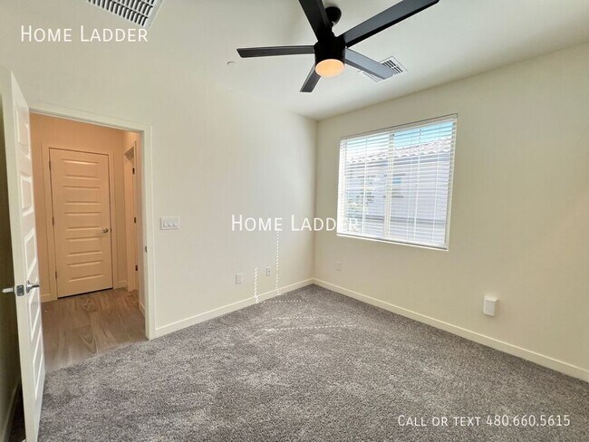 Building Photo - 2722 S Cavalier Dr