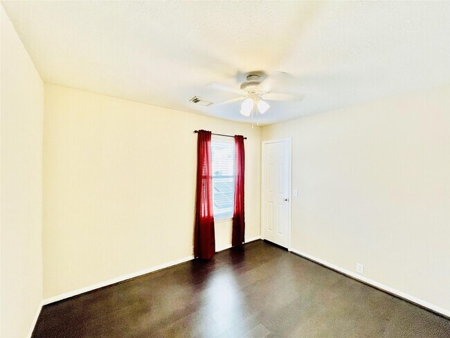 Building Photo - 17223 Shadow Ledge Dr