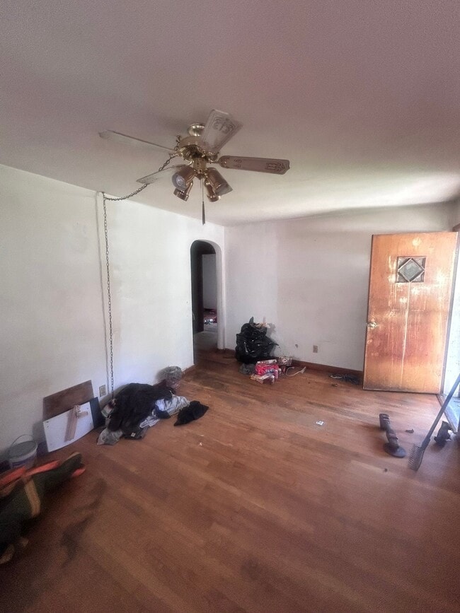 Building Photo - 5556 Floy Ave