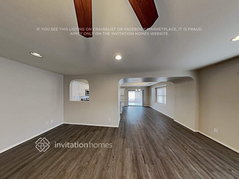 Building Photo - 10908 E Forge Ave