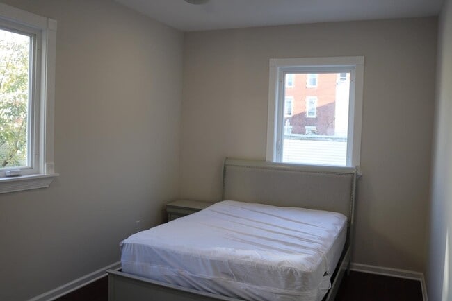 Building Photo - 2110 Summit Ave