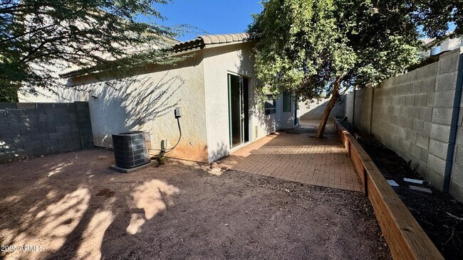 Building Photo - 1221 E Chambers St