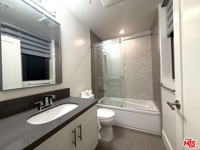 Building Photo - 4737 Elmwood Ave