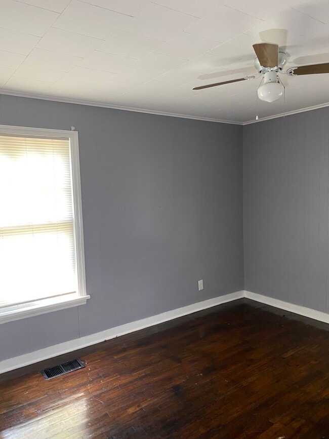 Building Photo - 610 N Yocum Ave