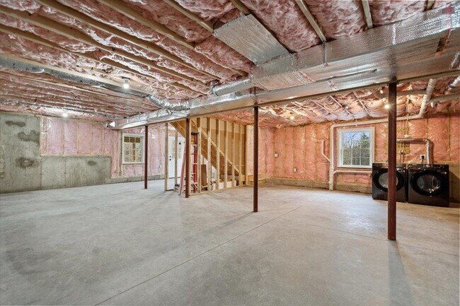 Building Photo - 237 Maplewold Rd