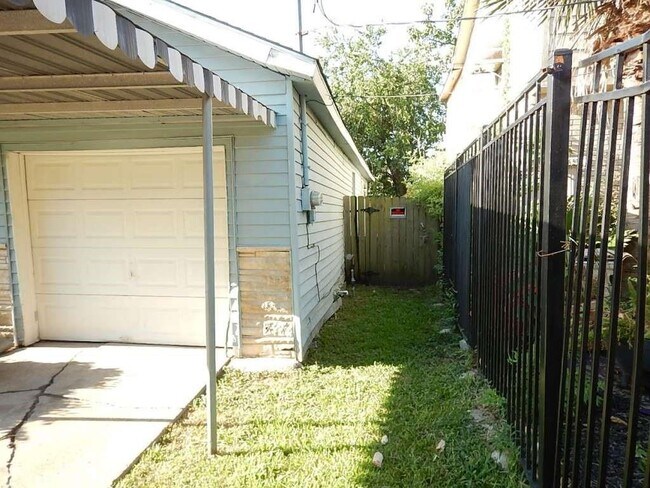 Building Photo - 5424 San Juan St