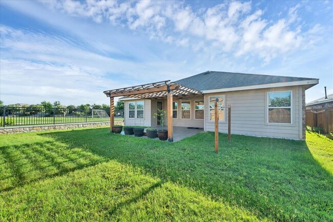 Building Photo - 300 Briar Park Dr