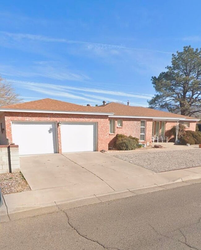 Building Photo - 2701 Cagua Dr NE