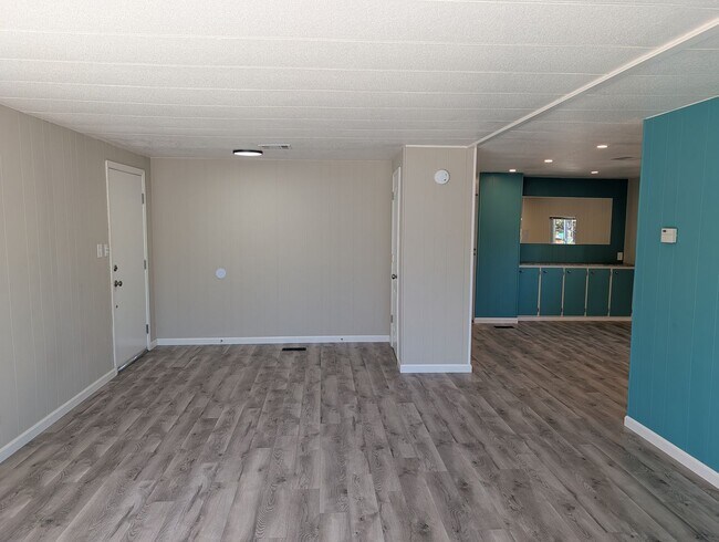 Building Photo - 5737 Klondike Dr