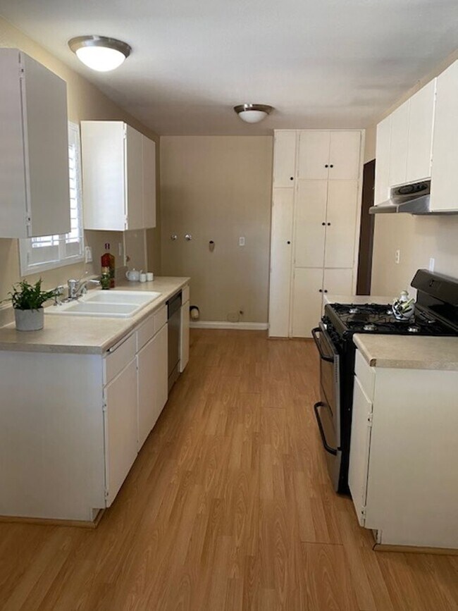Building Photo - 2 Bed, 1 Bath single story duplex