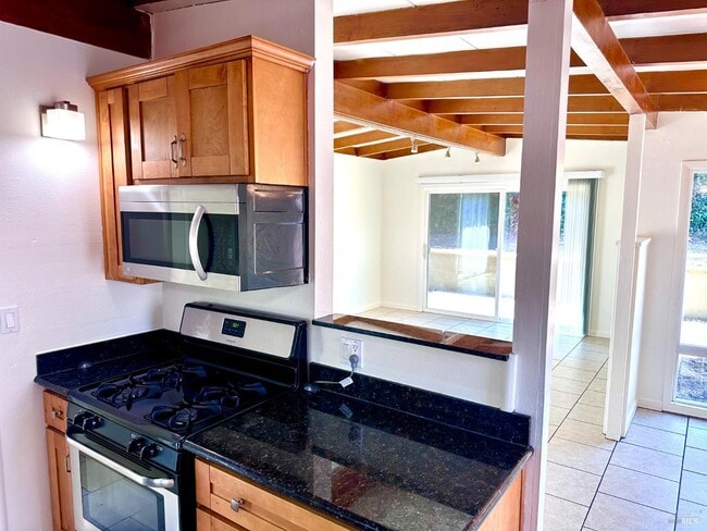 Building Photo - 220 Los Altos Pl
