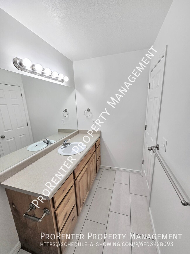 Building Photo - 652 W 800 N