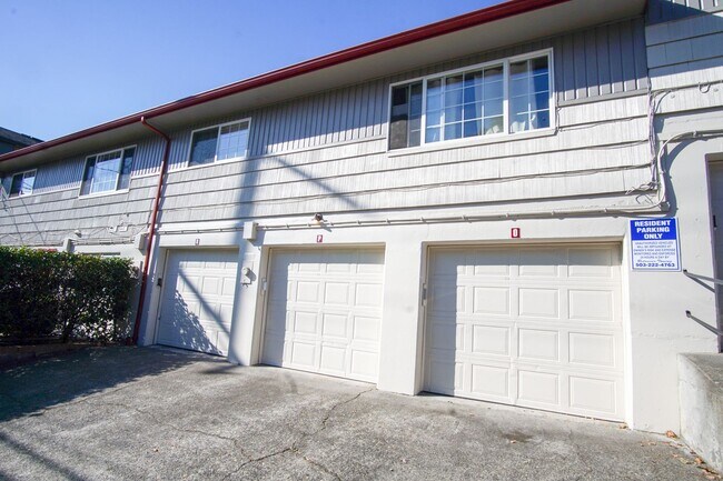 Building Photo - John's Landing 2Bdr in Garden Setting W Garage Ready Early September!