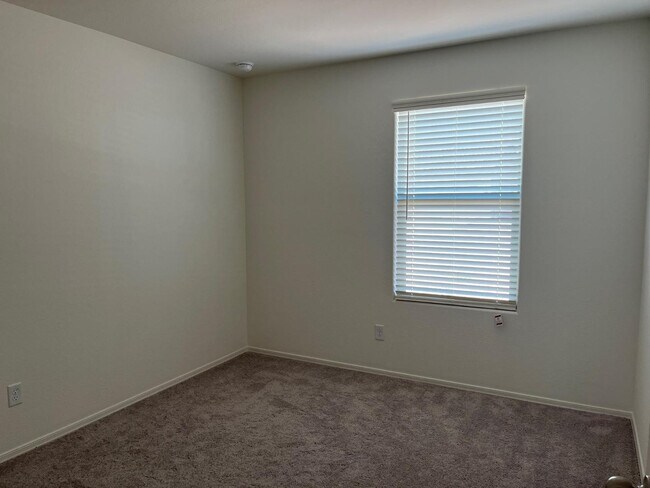 Building Photo - 1465 E Chandler Ct