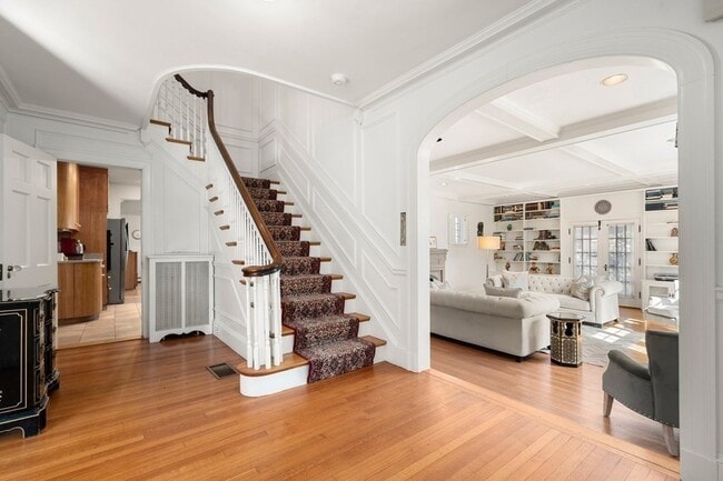 Building Photo - 487 Ward St