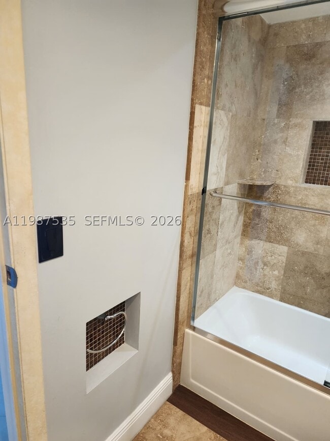 Building Photo - 537 N University Dr