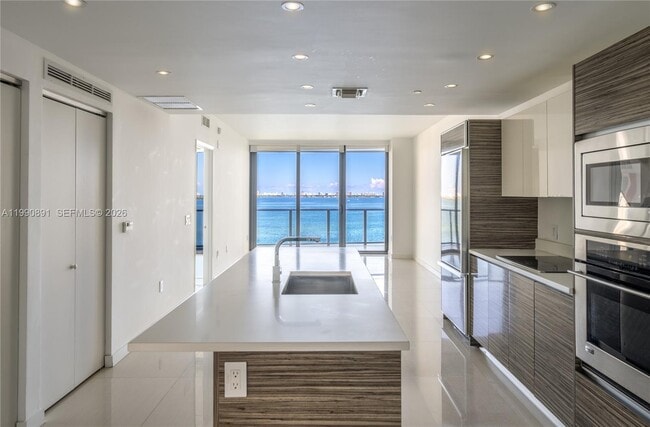 Building Photo - 460 NE 28th St