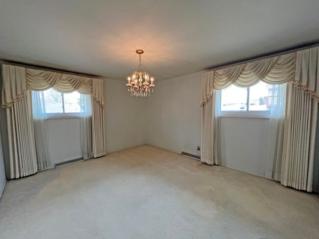 Building Photo - 4 Bedroom, 2 Bathroom Brick Ranch Home For Lease in Peoria, IL