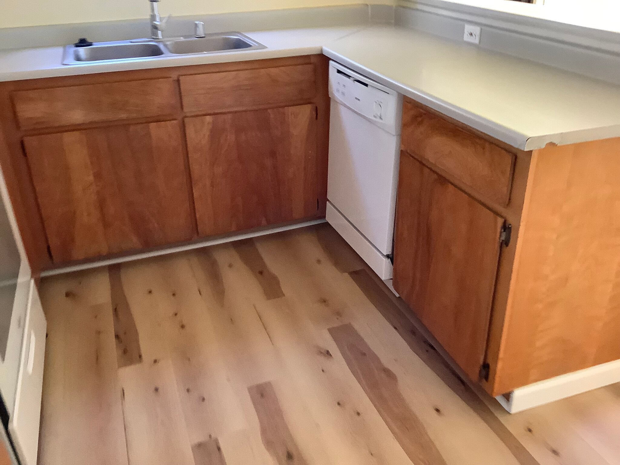 Building Photo - 604 N Bagby Dr