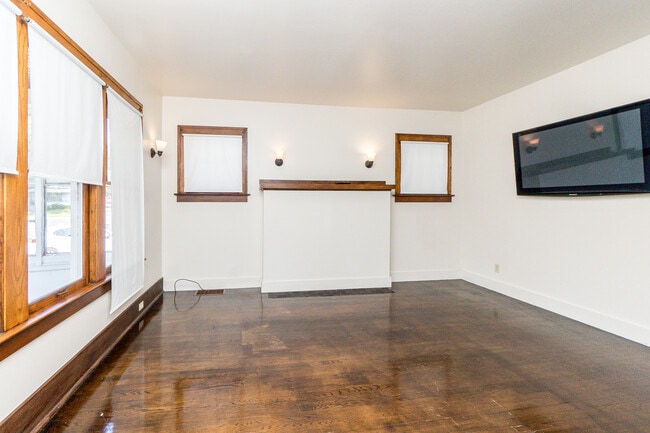 Building Photo - 1014 Woodlawn Ave