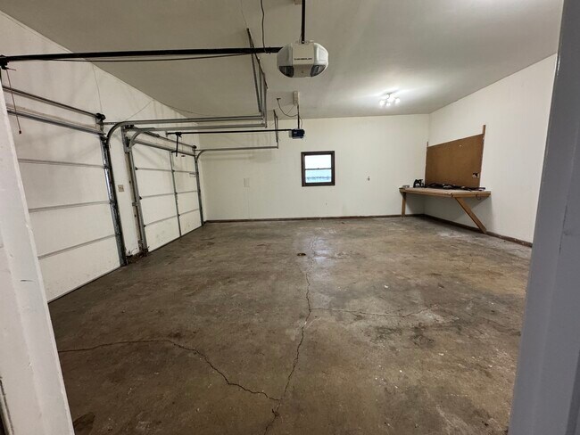 Building Photo - 11268 Faxon Rd