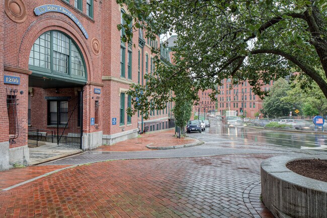 Building Photo - 1200 Adams St
